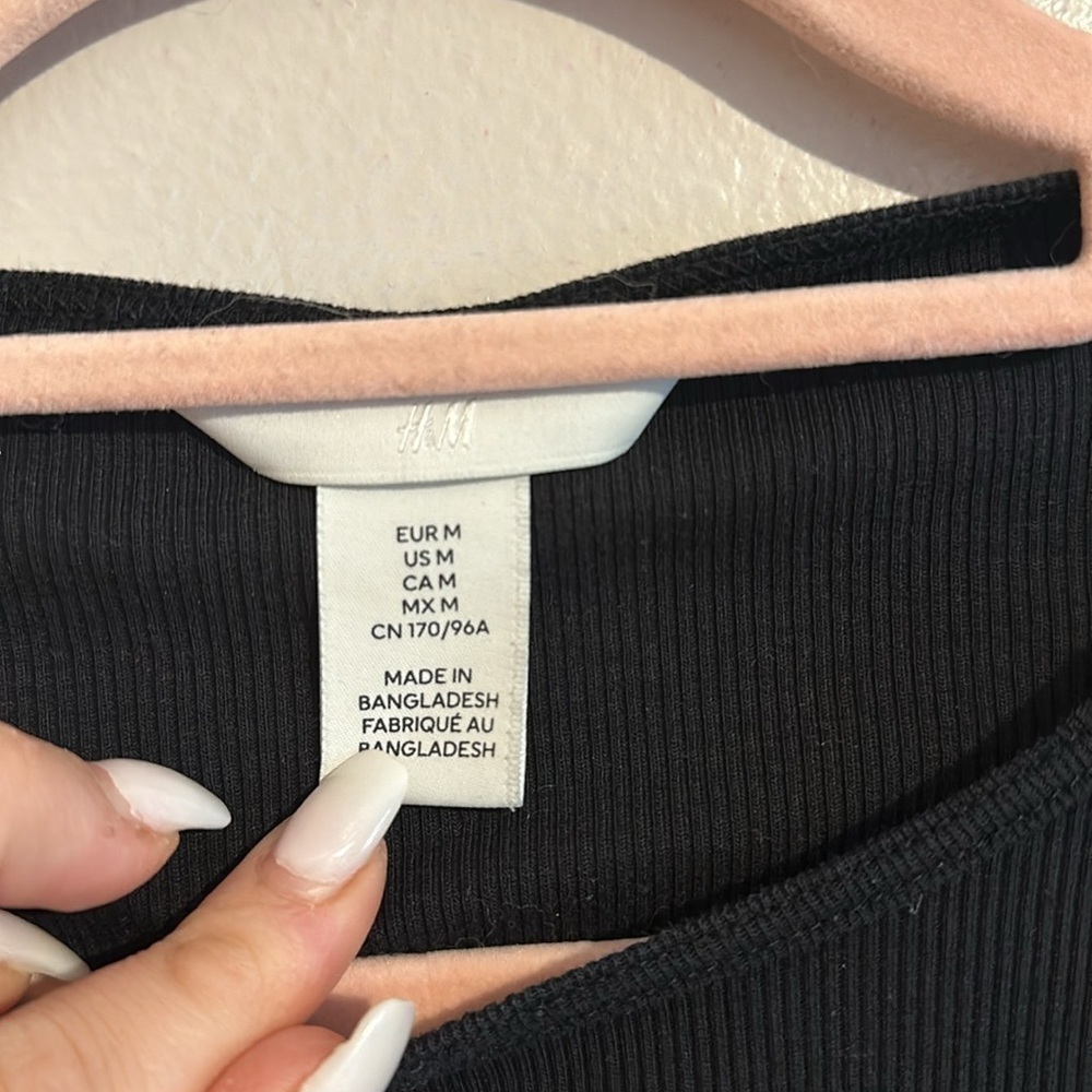 H&M Basic Top - Picture 2 of 2